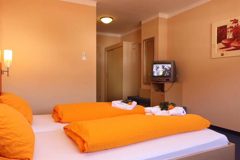 Hotel Linde Pfalz Silz  Экстерьер фото