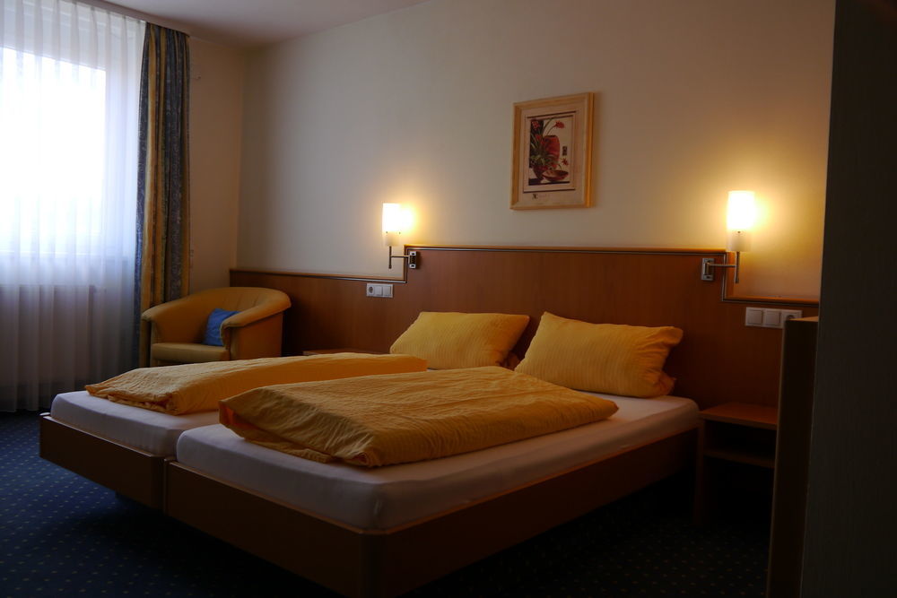 Hotel Linde Pfalz Silz  Экстерьер фото