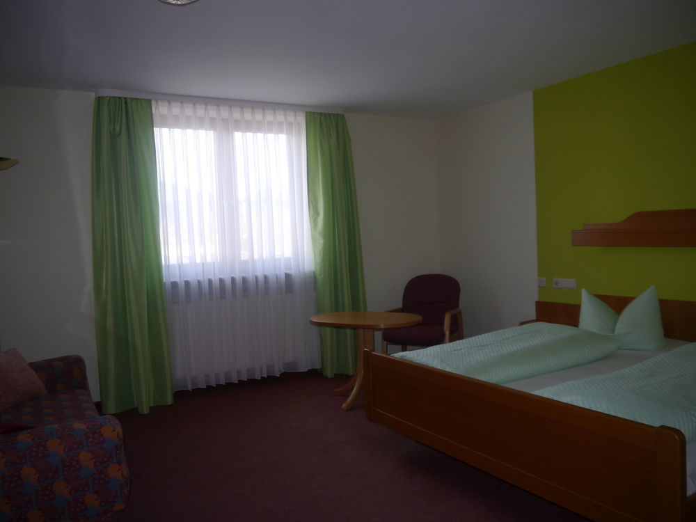 Hotel Linde Pfalz Silz  Экстерьер фото